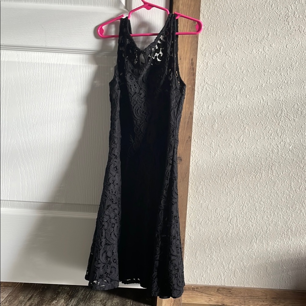Elegant Girl’s Black Lace Dress - Picture 2 of 3